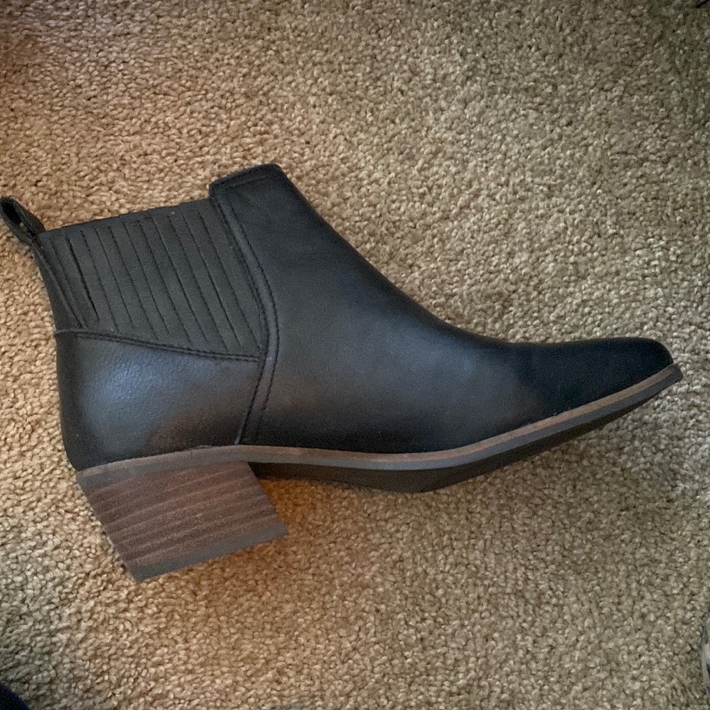 Black Lucky Brand booties, size 7.5M
